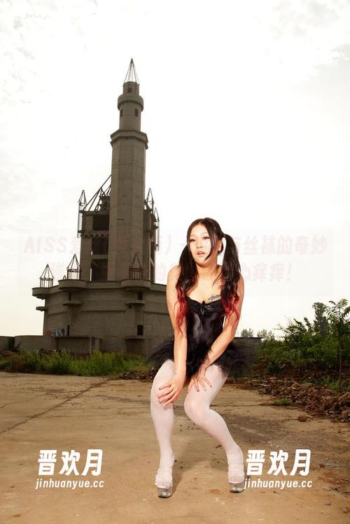 AISS爱丝(黄金版) - 街道与丝袜的奇妙碰撞，亚美依的美图让你心痒痒！