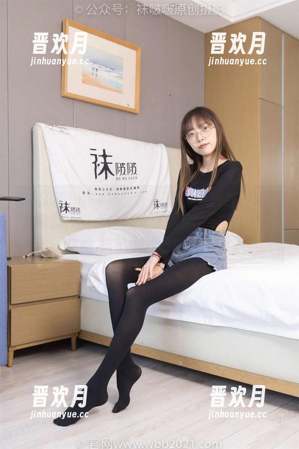 BoBoSocks袜啵啵-奶油 BoBoSocks袜啵啵 - 奶油:这双板鞋只在网盘,有点像时光穿越后的寻宝,大家自己来挖掘吧。