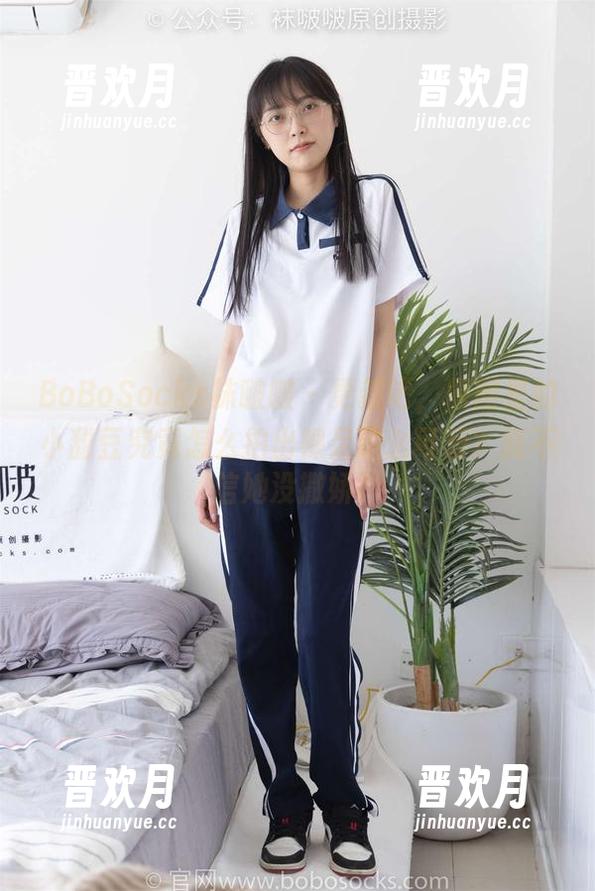 BoBoSocks袜啵啵-小甜豆 BoBoSocks袜啵啵 - 更新吧,原图里的小甜豆究竟怎么拍出裸足这么可爱?我不信她没撒娇!