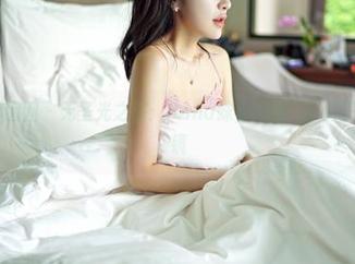Feilin嗲囡囡 – 无圣光之旅：Hana妹与她那“不务正业”的眼镜