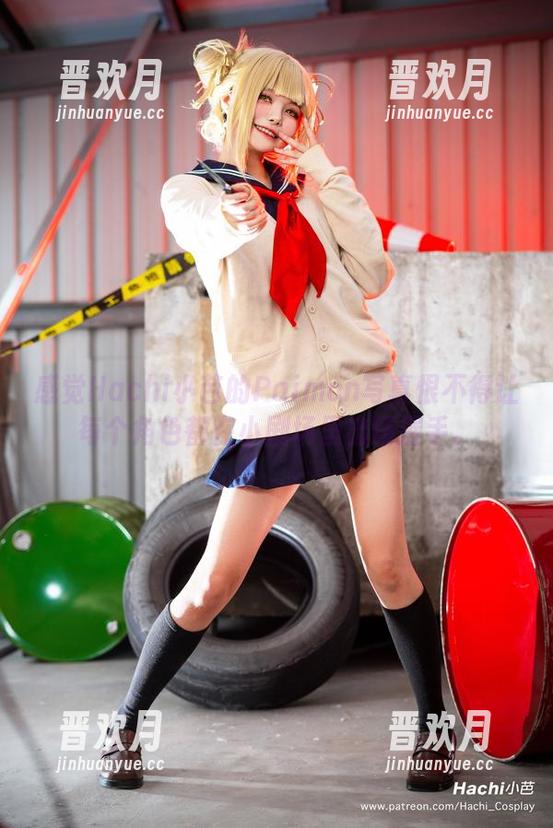 Hachi小芭 感觉Hachi小芭的Paimon写真恨不得让每个角色都在小剧场里出场握手。