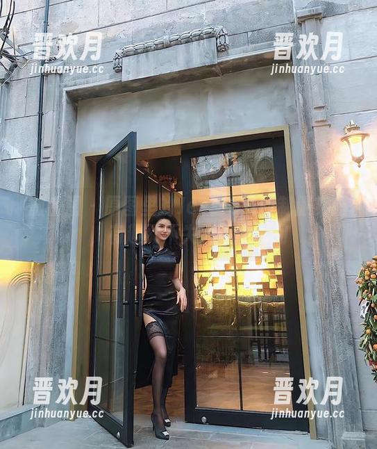 Jessie婕西 微密圈 - 原图里的Jessie婕西制服穿搭,有趣又不失风趣的瞬间