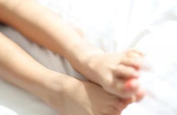 游泳是一种姿态，ROSI的泳池套图这样告诉我。