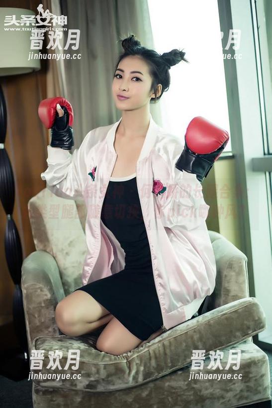 TouTiao头条女神-何娇娇 TouTiao头条女神 - 何娇娇的长腿合集:各类型腿部随意切换,你pick哪种风?