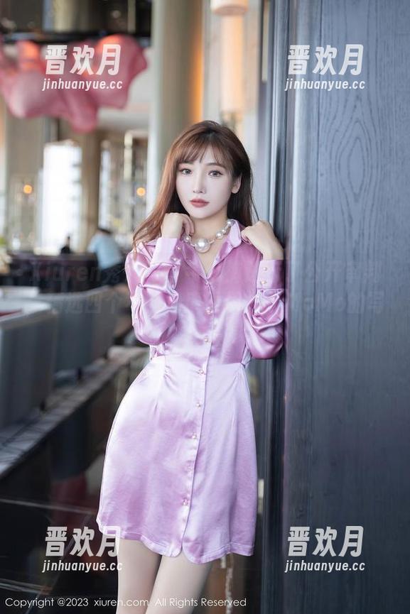 Xiuren秀人网-伊小七MoMo Xiuren秀人网 - 牛仔裤进行了公开审判,精选四个不同角度看伊小七MoMo的写真集