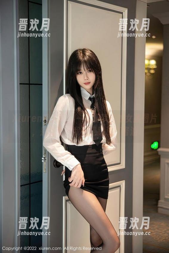 Xiuren秀人网 - 一组初梦瑶的女孩图片，别理我，我只是路过打酱油