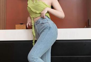 Xiuren秀人网 – 是小逗逗的写真秀：套图里的人比衣服更抢眼！