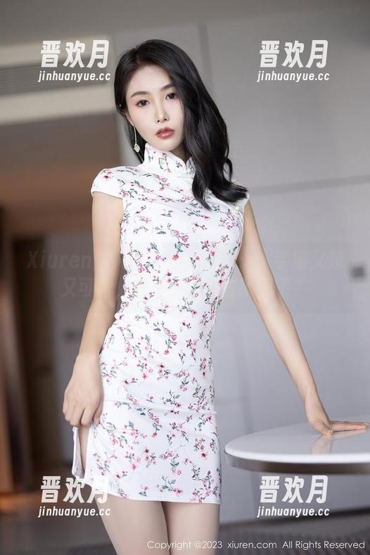 Xiuren秀人网 - 私拍套图：水手服又辣又可爱，轩轩王子跑去哪里了？