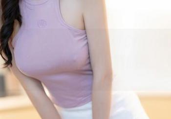 Xiuren秀人网 – 观看黄可Christine的皮衣写真，一种说不出的洒脱感油然而生。