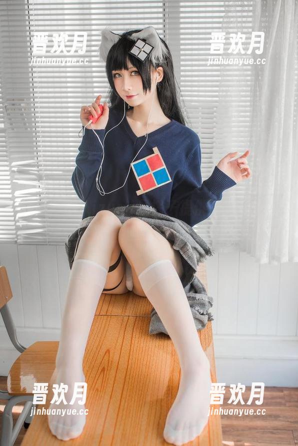 礼服？不，izumi泉桃子提供的免费下载更像一次‘过度打扮’的征途！