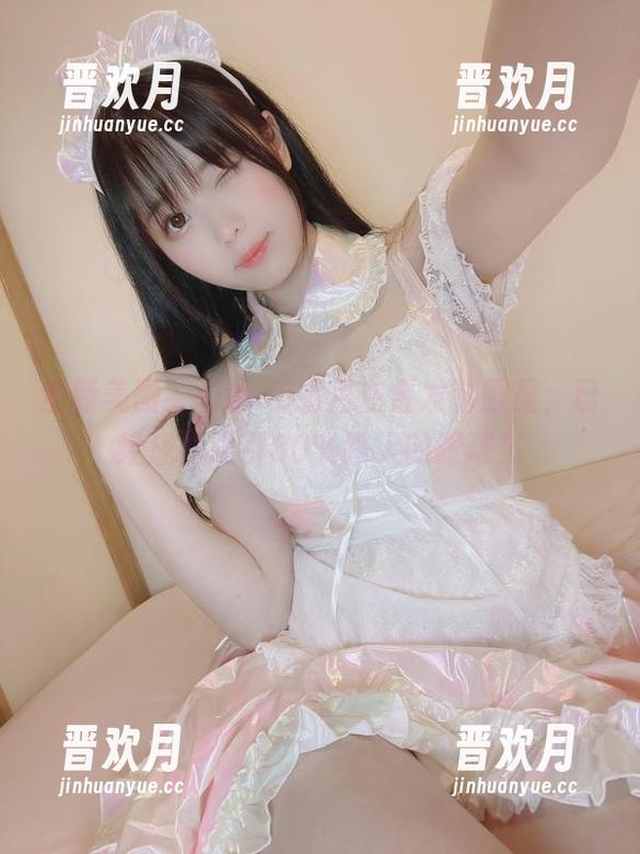 shimo霜月 全新美图,shimo霜月在金发制服里,已经成功吸引80%路人的眼球!