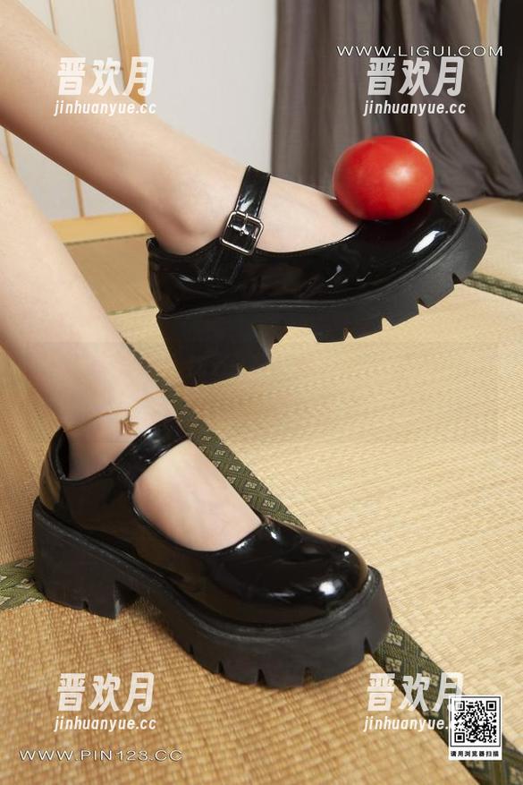 丽柜-佳怡 丽柜 - 最新dévoilé!佳怡的制服作品,看完是要心痒痒还是冷静?