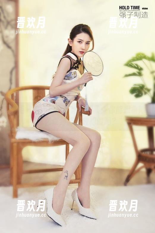 丽柜 - 文芮的私房瑜伽图集：你能想象她怎么做到如此放松的吗？