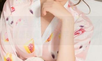 克拉女神 – 当我在图片里下载了一个粉桃女友，没想到竟然是芊芊的颜值翻版！