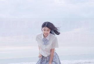 看周叽是可爱兔兔的美足写真合集，脑海里全是那个‘脚’字的晃悠…