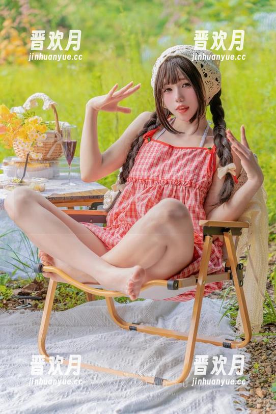 咬一口兔娘 咬一口兔娘这次的旅拍,私拍作品里藏着一整箱故事