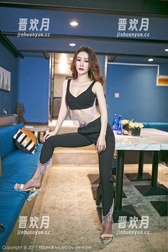 嗲囡囡-娜依灵儿 嗲囡囡 - 娜依灵儿的职业装图集——从会议到咖啡室,一切都融合得刚刚好