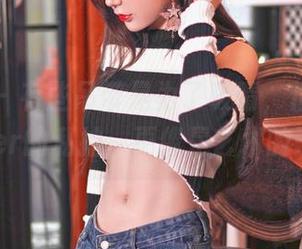 嗲囡囡 – 有些吊带是为了吸睛，但文芮jeninfer的私拍，更像是艺术的诠释。
