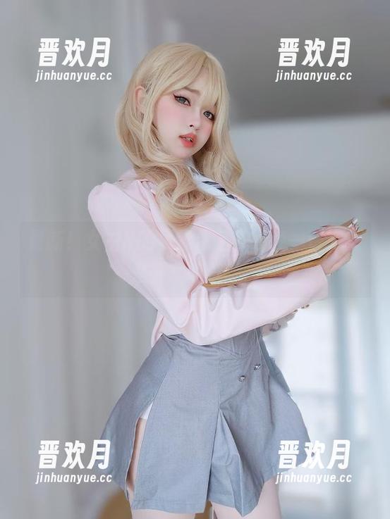 最新！女主K的夏日作品，轻轻一瞥，便是一季的浮想。