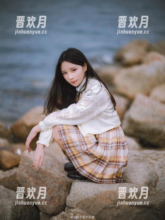 妍子坚不可摧 妍子坚不可摧与小舟潮的亲密合影,照片拍得她都想跳水了!
