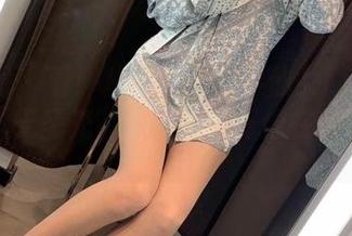 微密圈 – 看！从未见过的小仙女ELaine海边“无圣光”截！图片好像在玩特效呢。