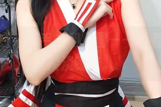 小女巫露娜，毛衣和原图——三者之间的淡淡暧昧。