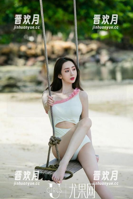 尤果网 - 诗朵雅的红裙写真：网盘里的精致捕捉，恍惚之间感到我真的穿了一条红裙子。