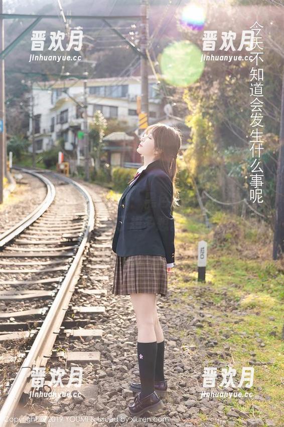 尤蜜荟-允尔 尤蜜荟 - 允尔写真:黑色的照片,竟让人看了想多想。