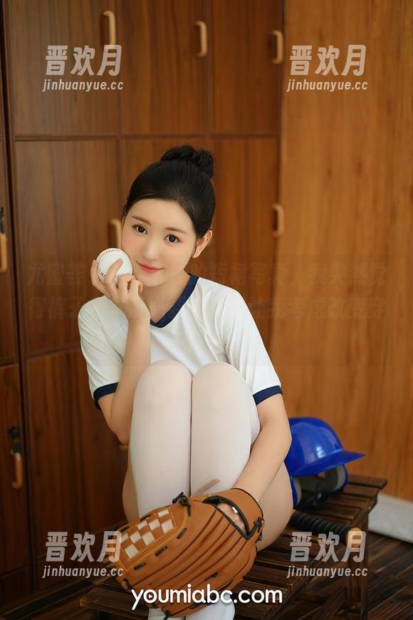 尤蜜荟-费若拉 尤蜜荟 - 看费若拉的短裙写真,我突然觉得裤子根本没必要,高清让我考虑改变穿搭。