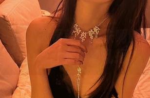 微密圈 – 每次翻看就是阿朱啊的泳装作品，心里都有小鹿乱撞。