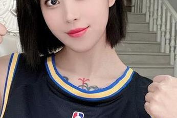 微密圈 – 张老师的高清少女秀，在线等你们来点赞！