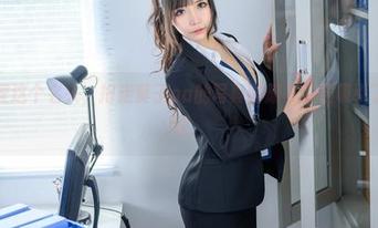 私人助理这个名头，抱走莫子aa的写真图册妥妥的吸引了我的眼球。