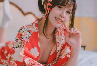 星黛鹿鹿i的新图集，苗疆蓝蝶定制得真巧妙，不过有点让我疑惑。