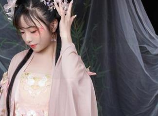 爆机少女喵小吉的小镇作品，大多数得让我想起小时候那无聊的角落。