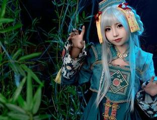 爆机少女喵小吉又搅起了一池春水，最新图册带给你不一样的“临江仙”，推荐给资深猎奇者。