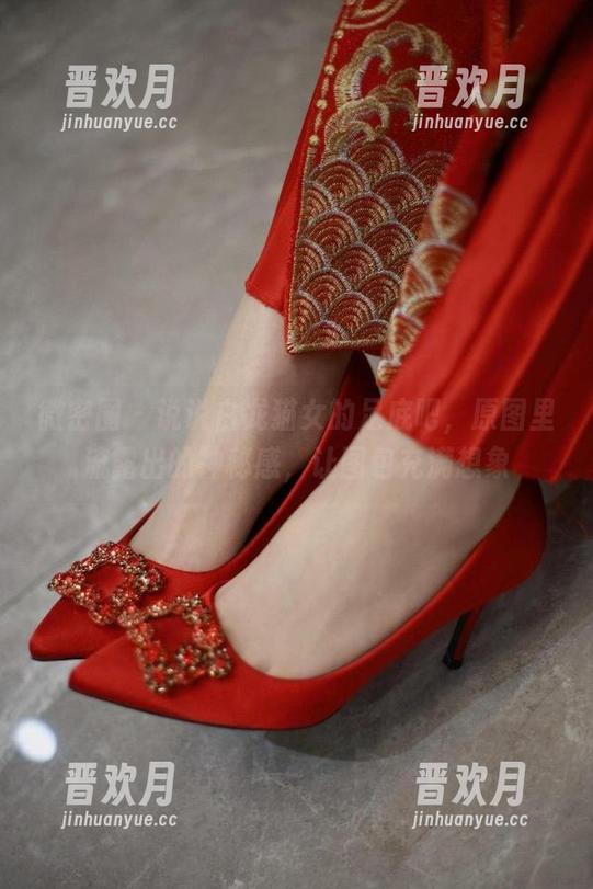 白龙猫女 微密圈 - 说说白龙猫女的足底吧,原图里流露出的神秘感,让图包充满想象
