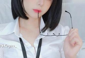 眼眼朋友圈与几张脸照，全靠眼酱大魔王w撑起的图库气氛！