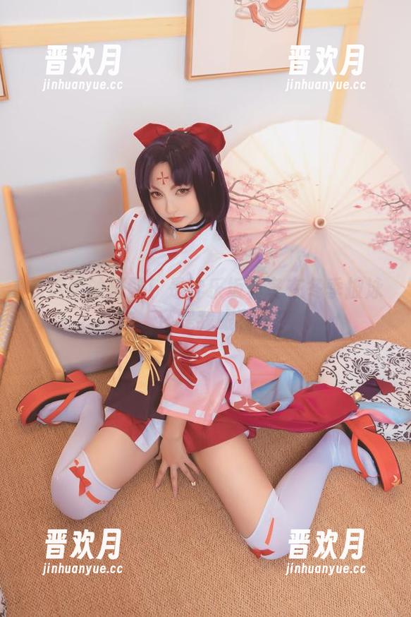 神乐坂真冬 看这绝妙搭配!是神乐坂真冬在冬季披泳衣,还是我眼花了?
