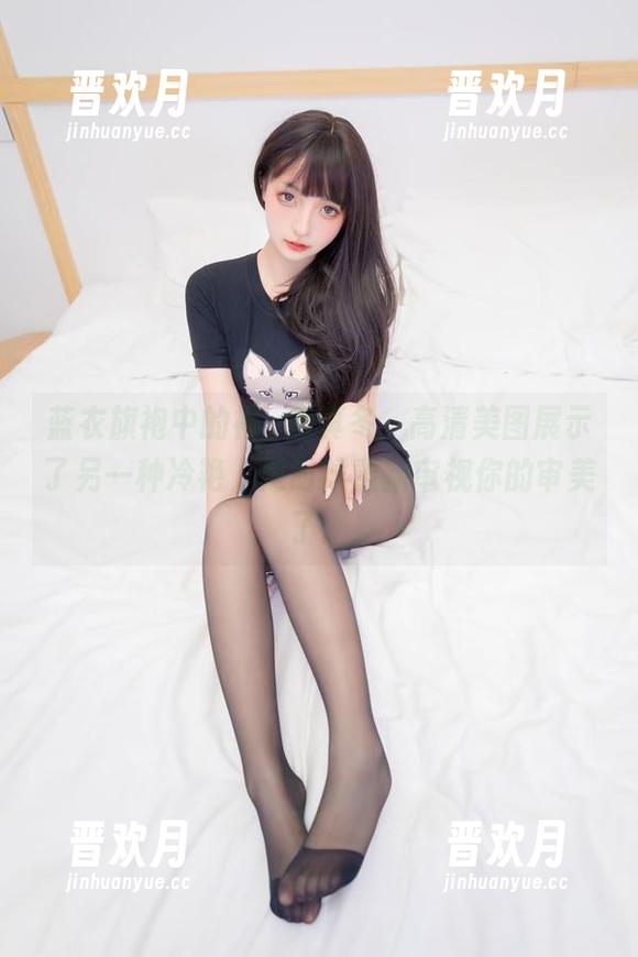 神楽坂真冬 蓝衣旗袍中的神楽坂真冬,高清美图展示了另一种冷艳,是时候重新审视你的审美了。