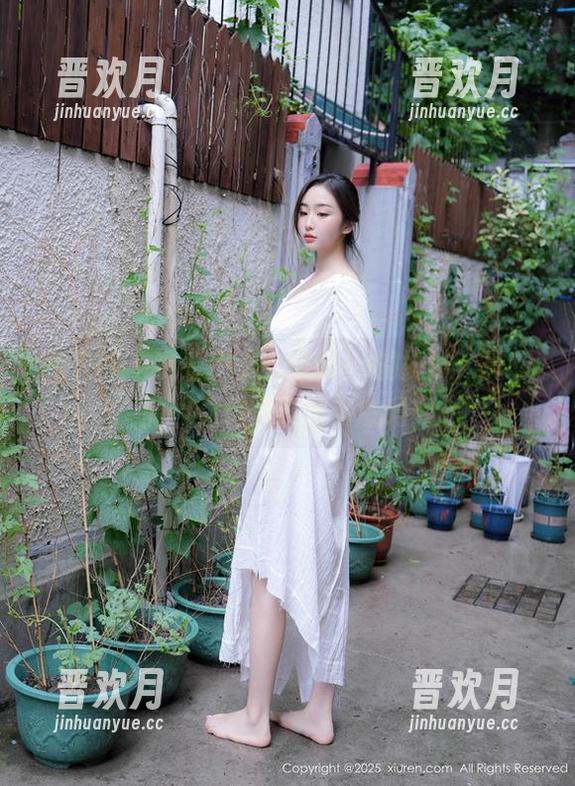 秀人网-伊小七MoMo 秀人网 - 观看伊小七MoMo的妹妹,真想问:这位是我的亲戚吗!