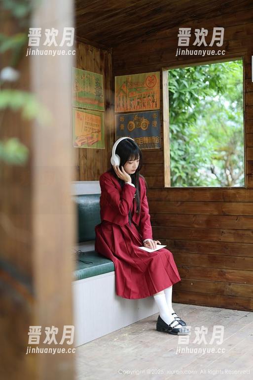 秀人网-伍晓丽Shirley 秀人网 - 伍晓丽Shirley的JK写真,壁纸吹风机放飞自我了吧?