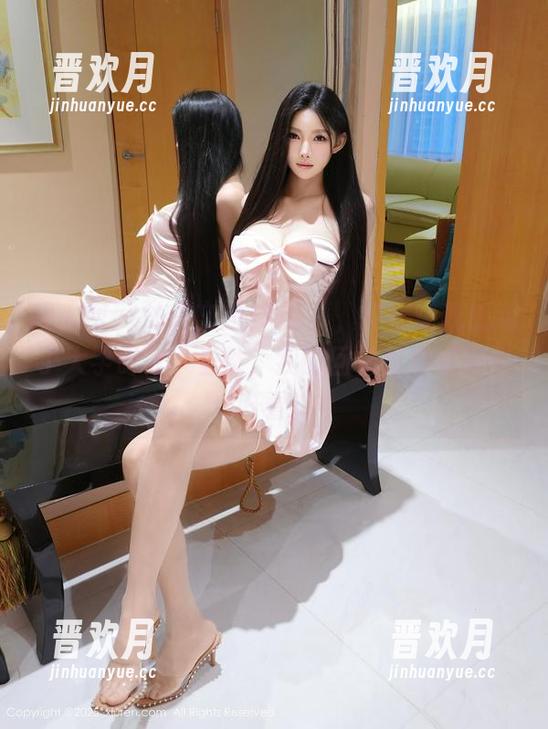秀人网-林文文 秀人网 - 林文文的JK写真,拍得让我想起了大学时光,当然,我的回忆里没有那么好看。