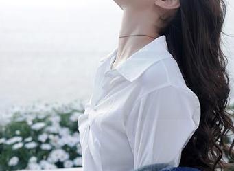 秀人网 – 刚下班的梦然同学：护士套图让我对白大褂有了新认识