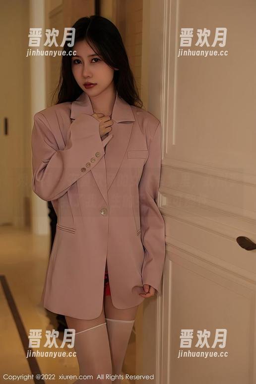 秀人网 - 在黄歆苑的女仆合集里，我似乎找到了我人生的另一种可能性
