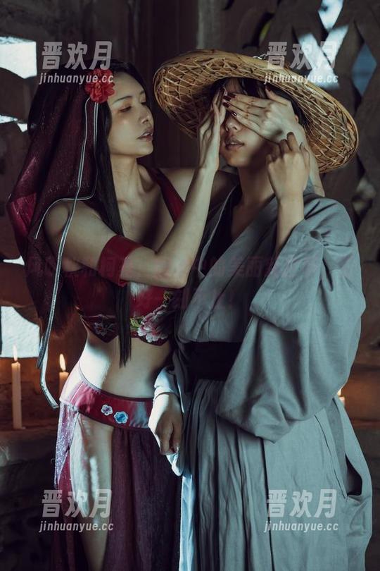 秋和柯基 风吹秋和柯基,图片中的美丽新世界,正好一刻不止!