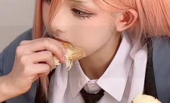 随便打开网盘，腥味猫罐的女王作品就跳了出来，惊呆我了！