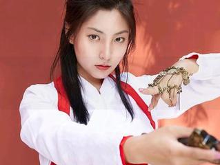 蜜桃社 – 套图来了！结衣的万圣节分享——看来我的糖都不够“诱人”啊！