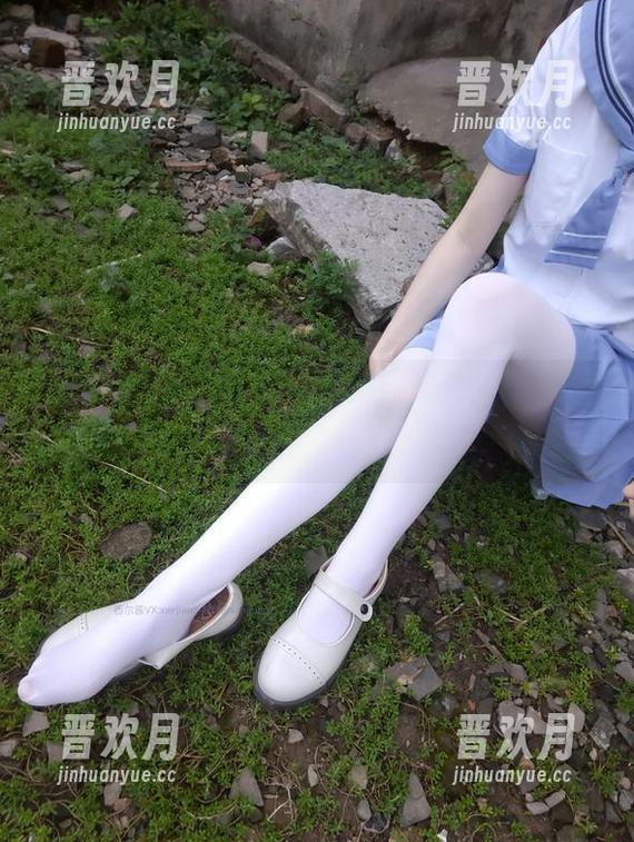 西尔酱可爱合集在网盘里闪闪发光，真不想戳进来看见。