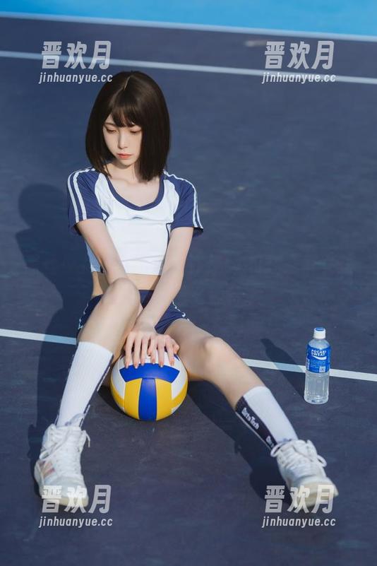 许岚LAN 黑丝少女系列图包,许岚LAN在一群女孩里总是那么独特。