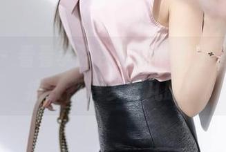 语画界 – 看看李丽莎最新的护士图册，连病人都要多看几眼！